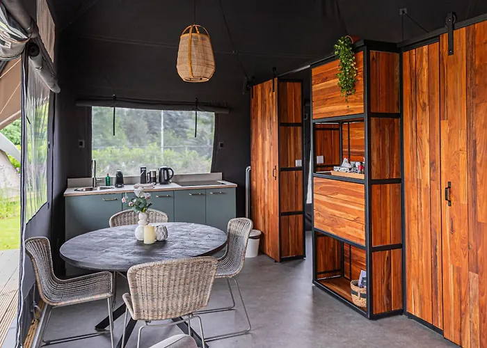 Glampinglodge Jasmijn Met Prive Hottub Meerssen